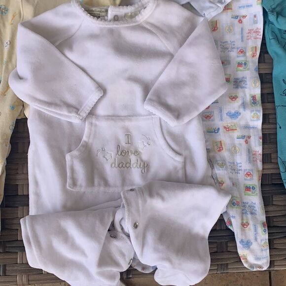 🎉1 hr sale 🎉onesie bundle 6 - Picture 2 of 12